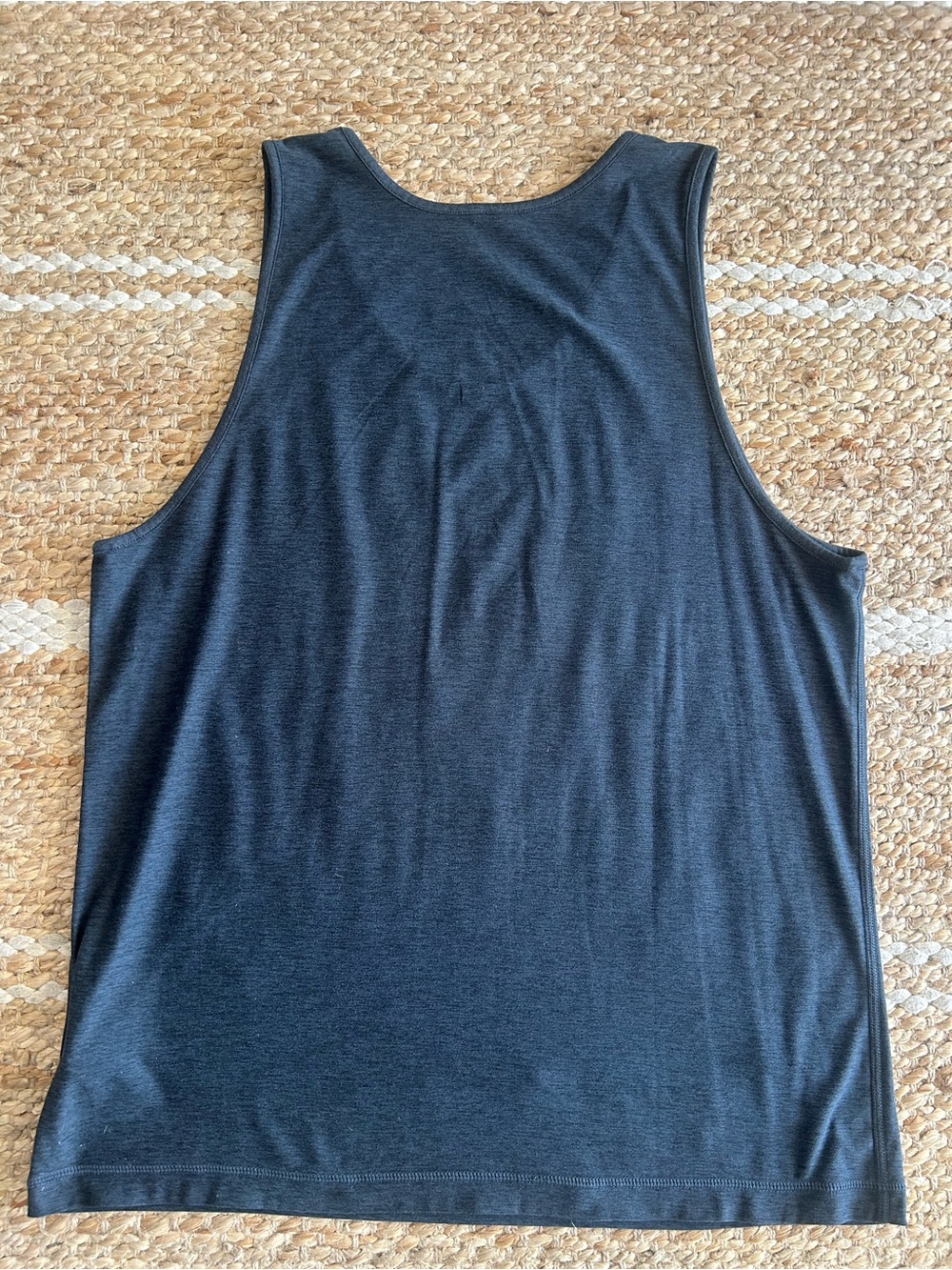 Vuori Strato Tech Tank Men’s Charcoal HeatherPerformance Tank - Picture 2 of 5